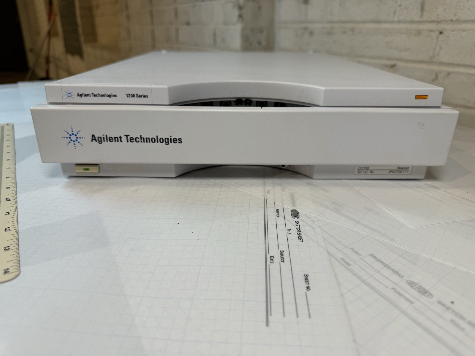 Agilent 1200 G1379B Micro Vacuum Degasser HPLC S/N JP63705777 — Powers On