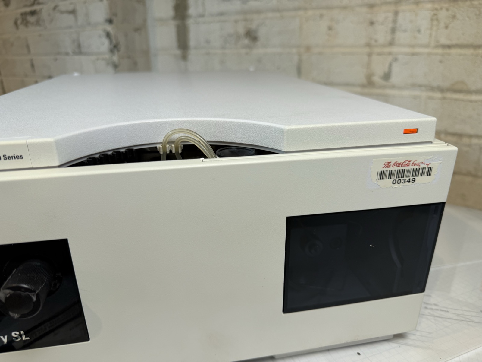 Agilent 1200 G1312B Binary Pump SL HPLC S/N DE63061427 — Powers On, Pumps Water