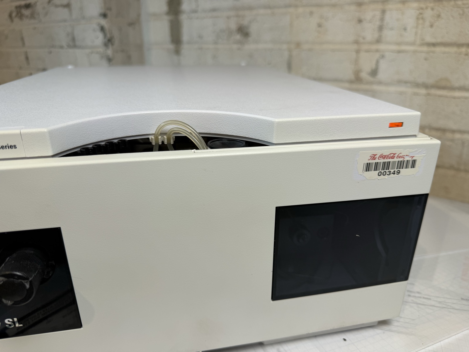 Agilent 1200 G1312B Binary Pump SL HPLC S/N DE63061427 — Powers On, Pumps Water