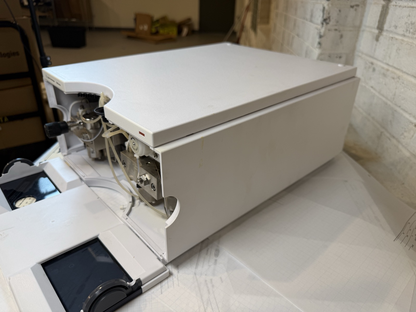 Agilent 1200 G1312B Binary Pump SL HPLC S/N DE63061427 — Powers On, Pumps Water