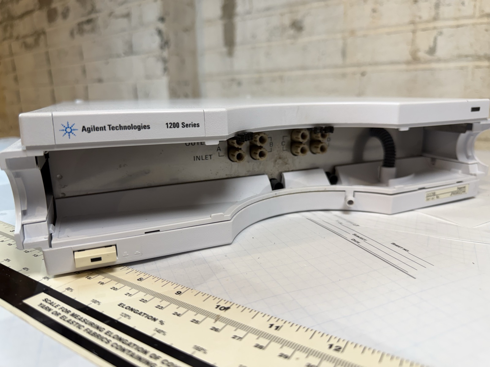 Agilent 1200 G1379B Micro Vacuum Degasser HPLC S/N JP60802244 — Powers On
