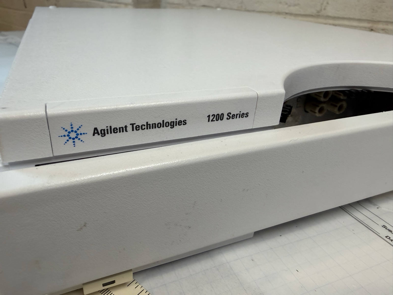 Agilent 1200 G1379B Micro Vacuum Degasser HPLC S/N JP60802244 — Powers On