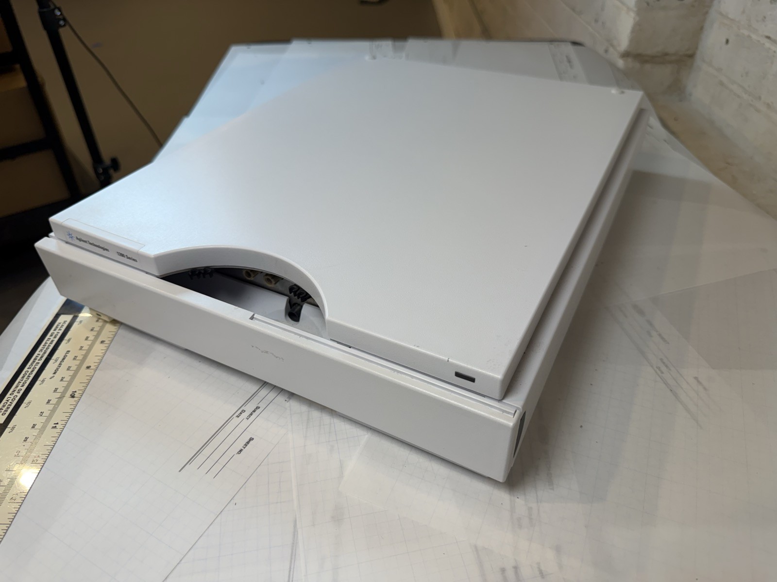 Agilent 1200 G1379B Micro Vacuum Degasser HPLC S/N JP60802244 — Powers On