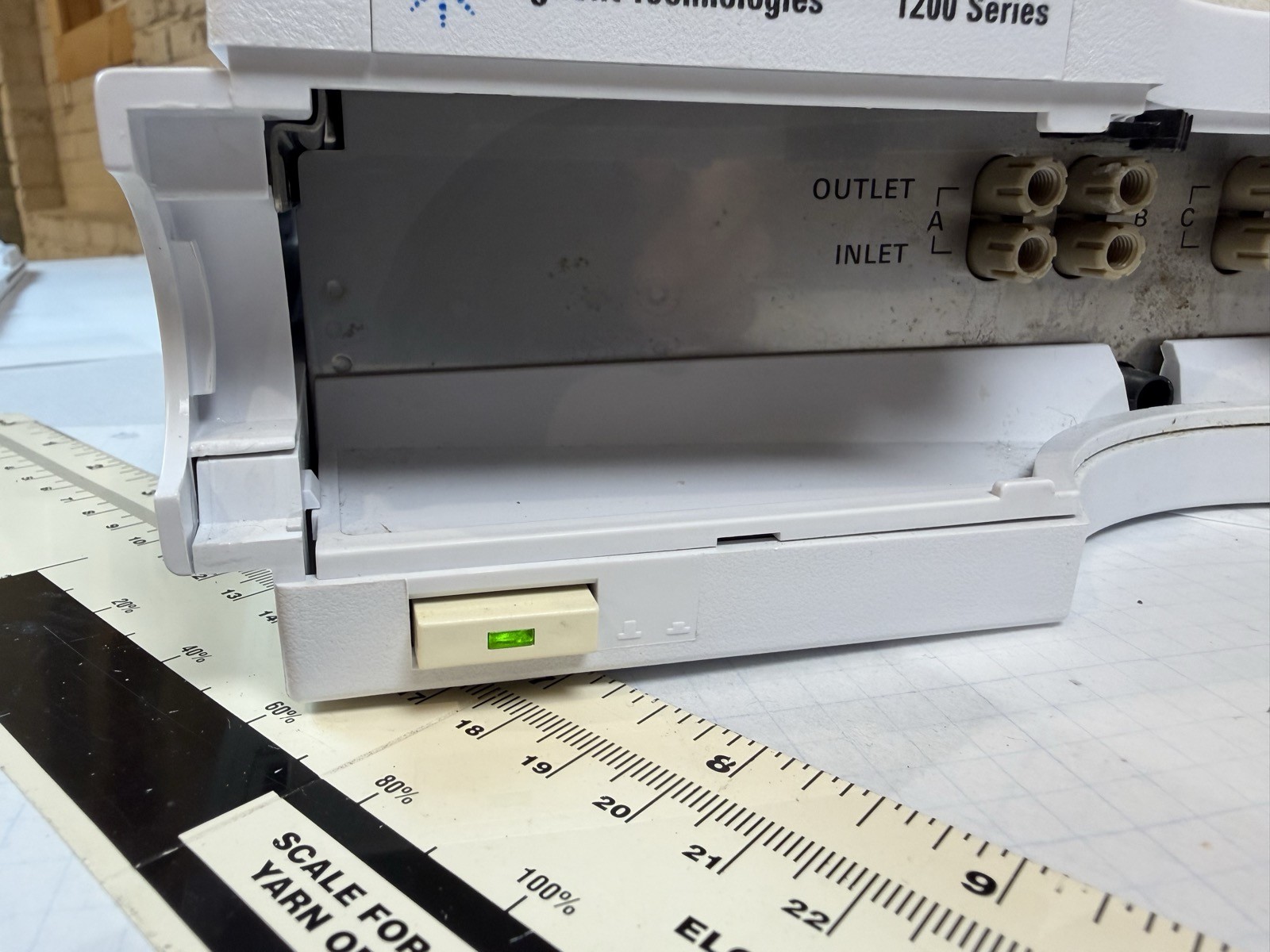 Agilent 1200 G1379B Micro Vacuum Degasser HPLC S/N JP60802244 — Powers On