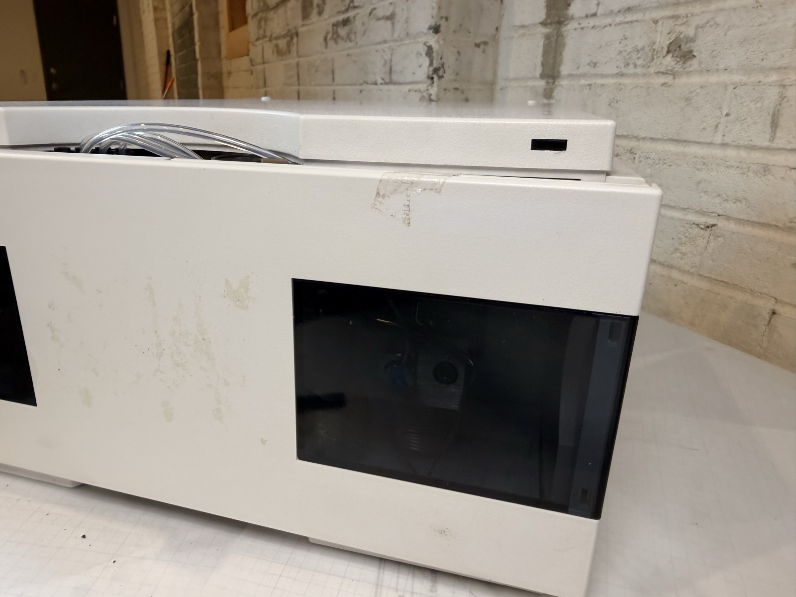 Agilent 1200 G1312B Binary Pump SL HPLC S/N DE63060030 — Powers On, Pumps Water