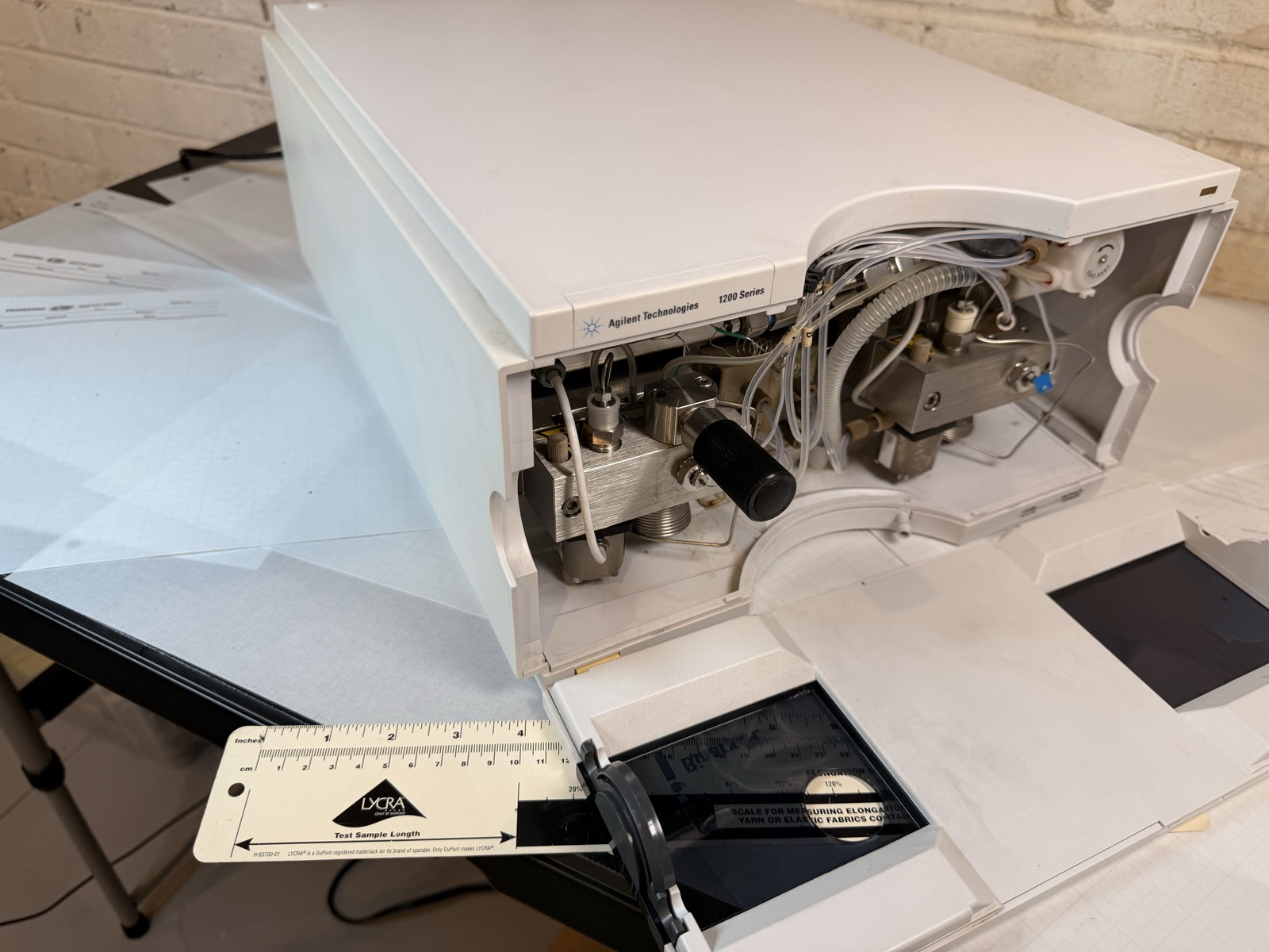 Agilent 1200 G1312B Binary Pump SL HPLC S/N DE63060030 — Powers On, Pumps Water