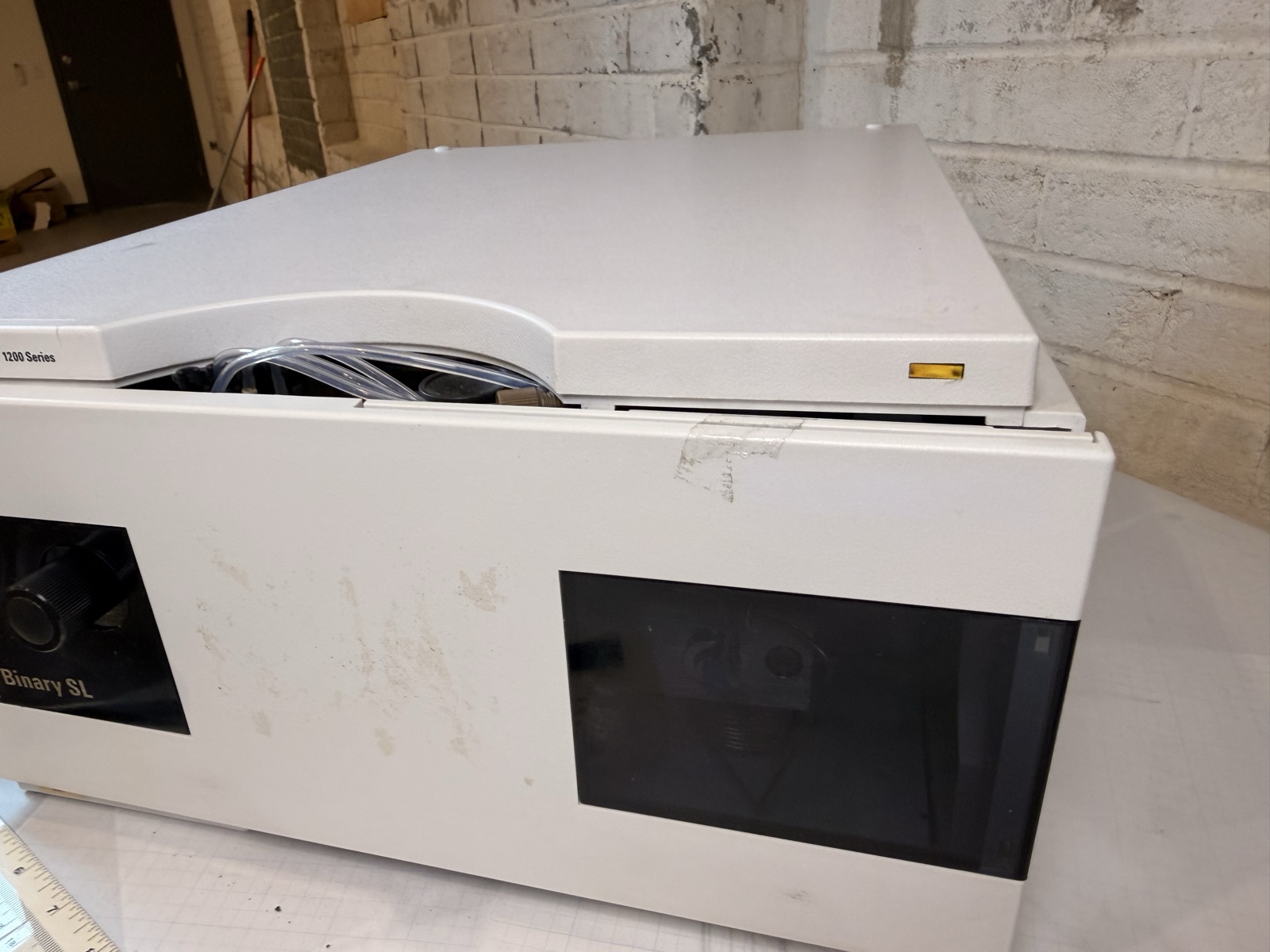 Agilent 1200 G1312B Binary Pump SL HPLC S/N DE63060030 — Powers On, Pumps Water