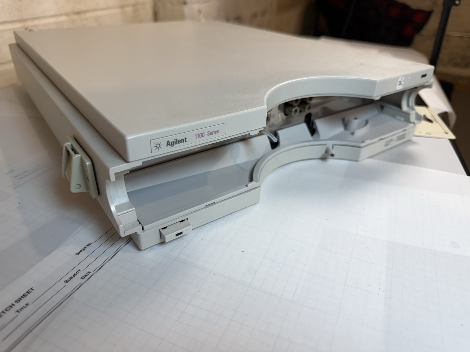 Agilent 1100 G1379A Micro Vacuum Degasser HPLC S/N JP13203268 — Powers On
