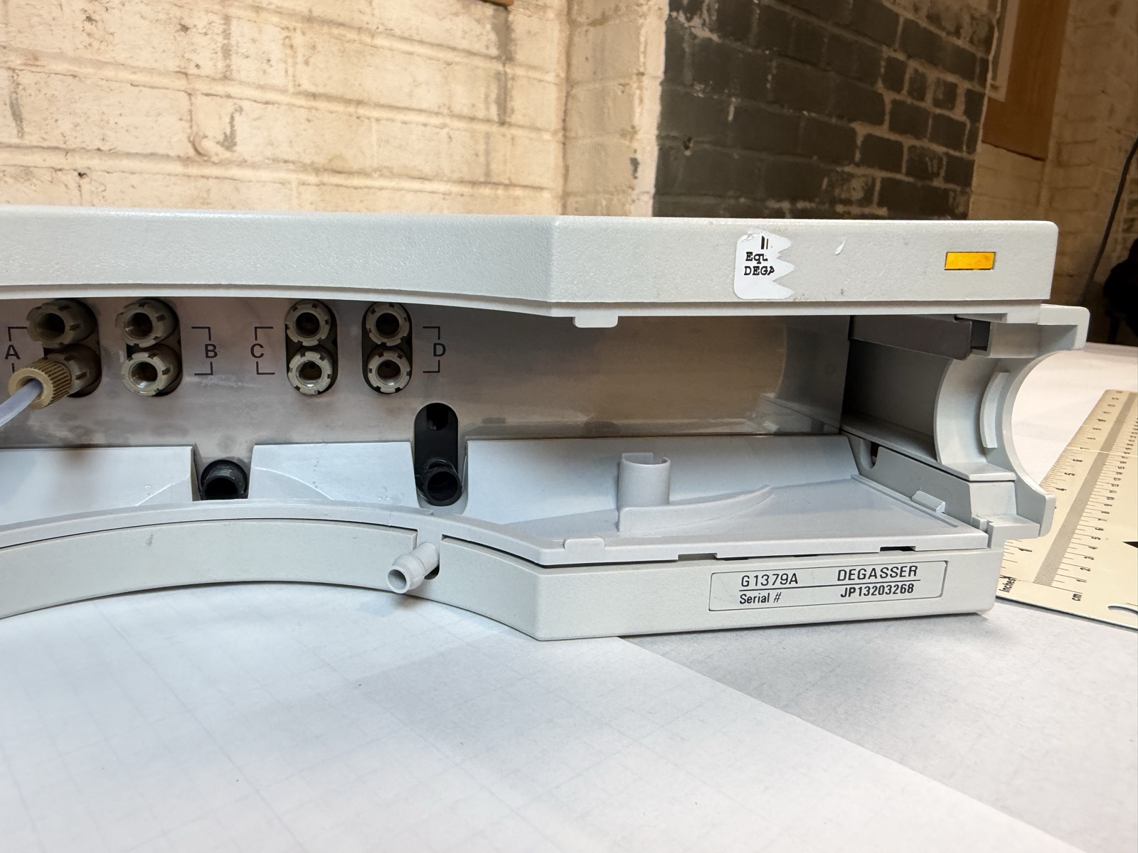 Agilent 1100 G1379A Micro Vacuum Degasser HPLC S/N JP13203268 — Powers On