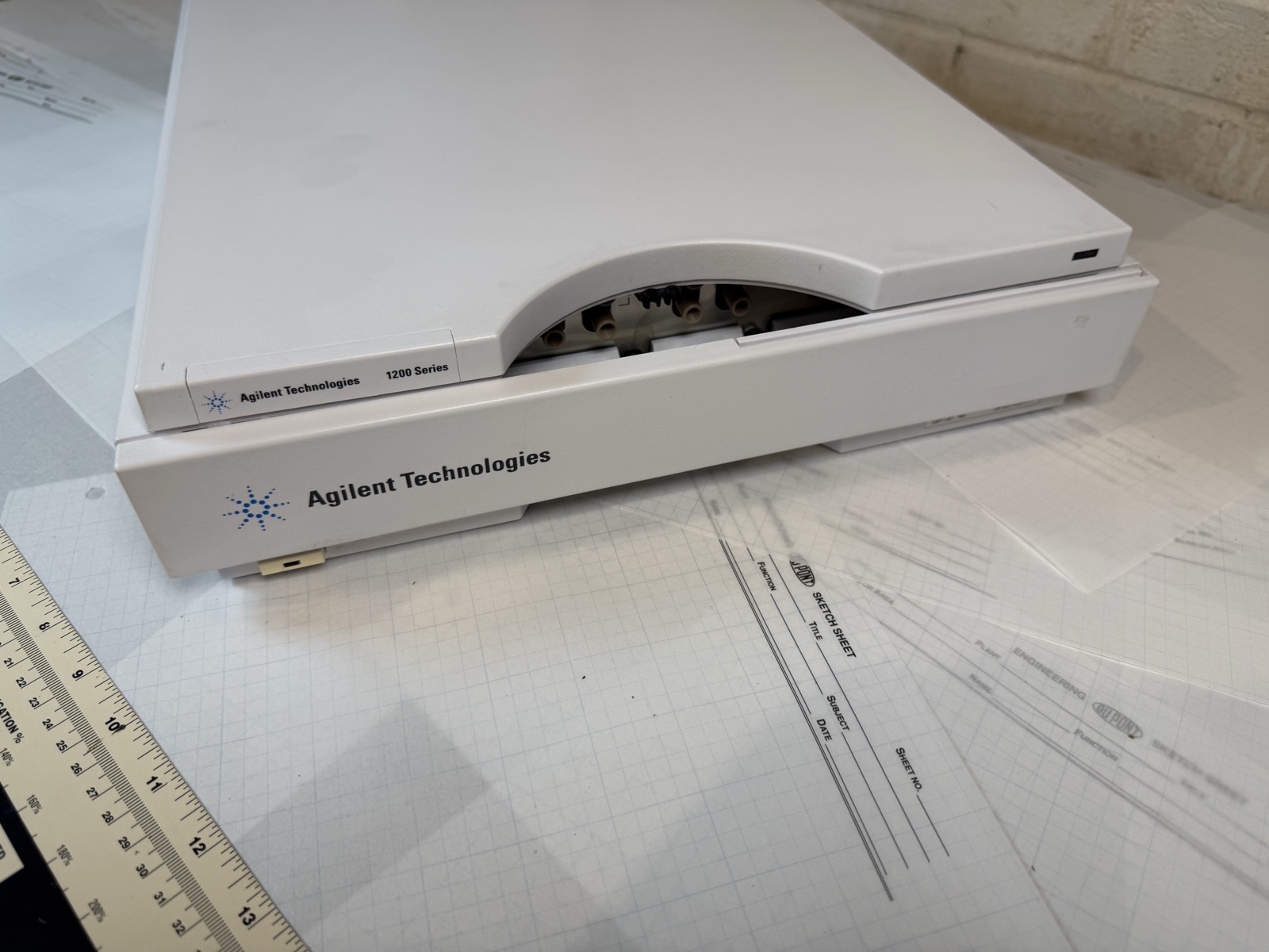 Agilent 1100 G1379A Micro Vacuum Degasser HPLC S/N JP13203268 — Powers On