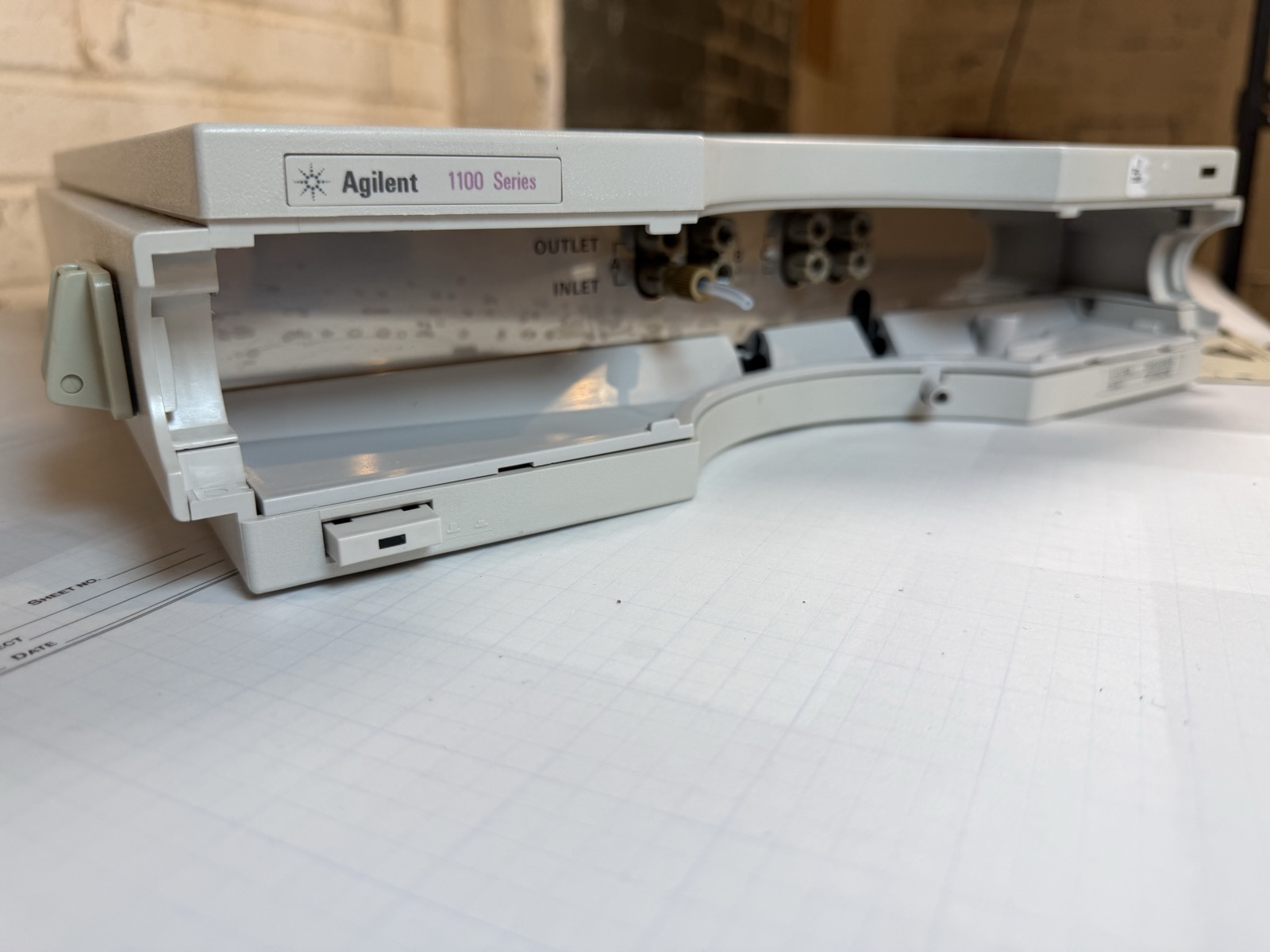 Agilent 1100 G1379A Micro Vacuum Degasser HPLC S/N JP13203268 — Powers On