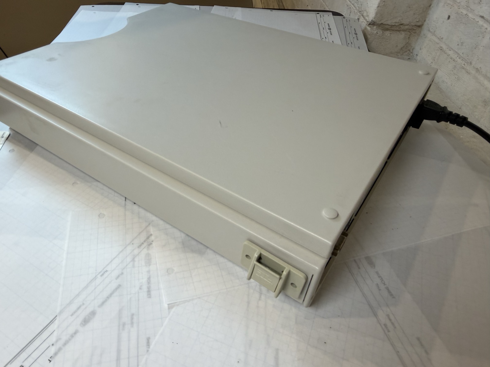 Agilent 1100 G1379A Micro Vacuum Degasser HPLC S/N JP13203268 — Powers On