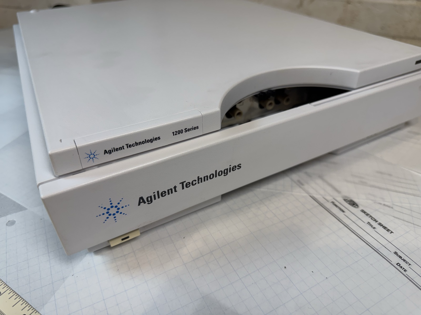 Agilent 1100 G1379A Micro Vacuum Degasser HPLC S/N JP13203268 — Powers On