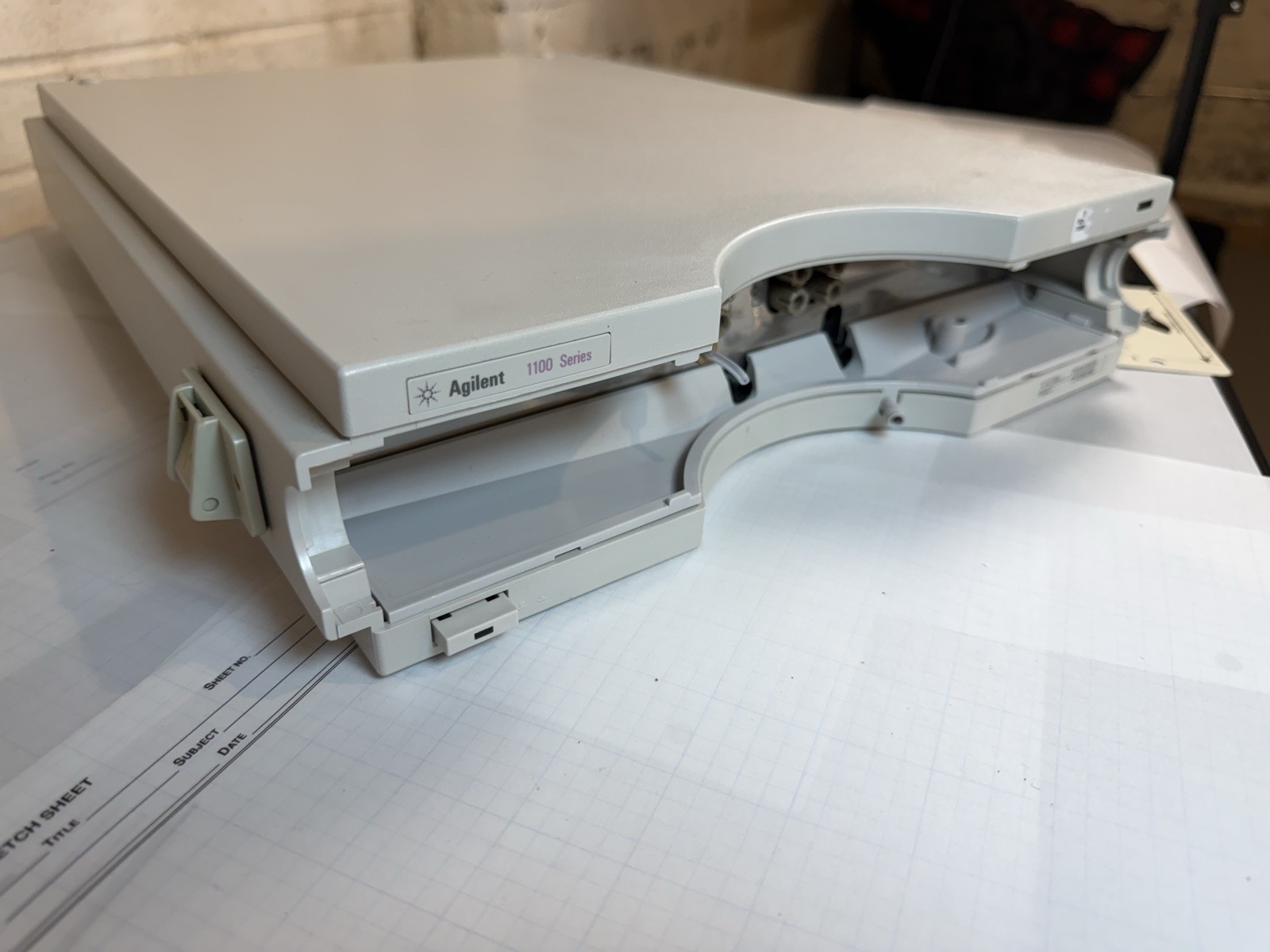 Agilent 1100 G1379A Micro Vacuum Degasser HPLC S/N JP13203268 — Powers On