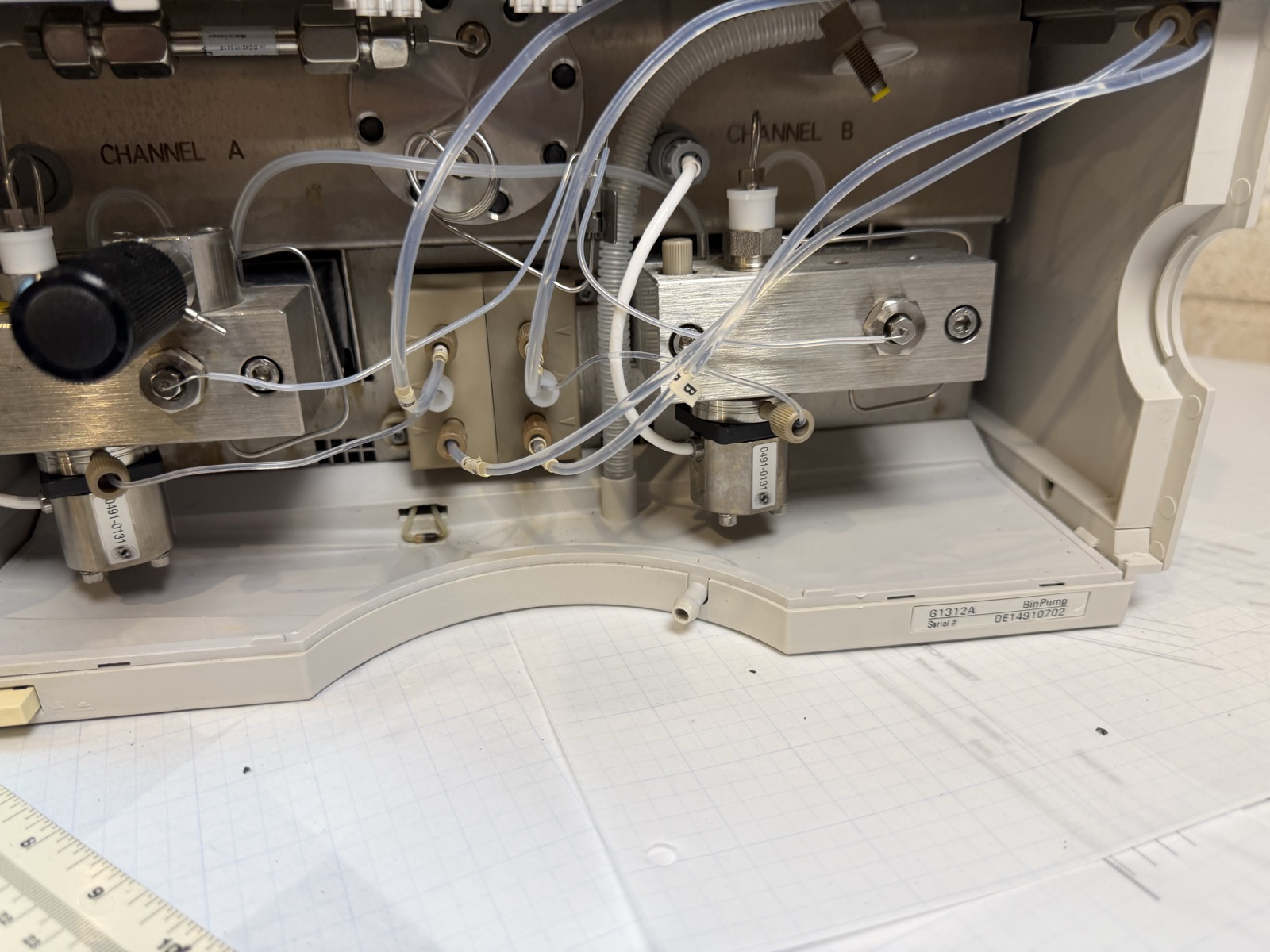 Agilent 1100 G1312A Binary Pump HPLC S/N DE14910702 — Powers On, Pumps Water