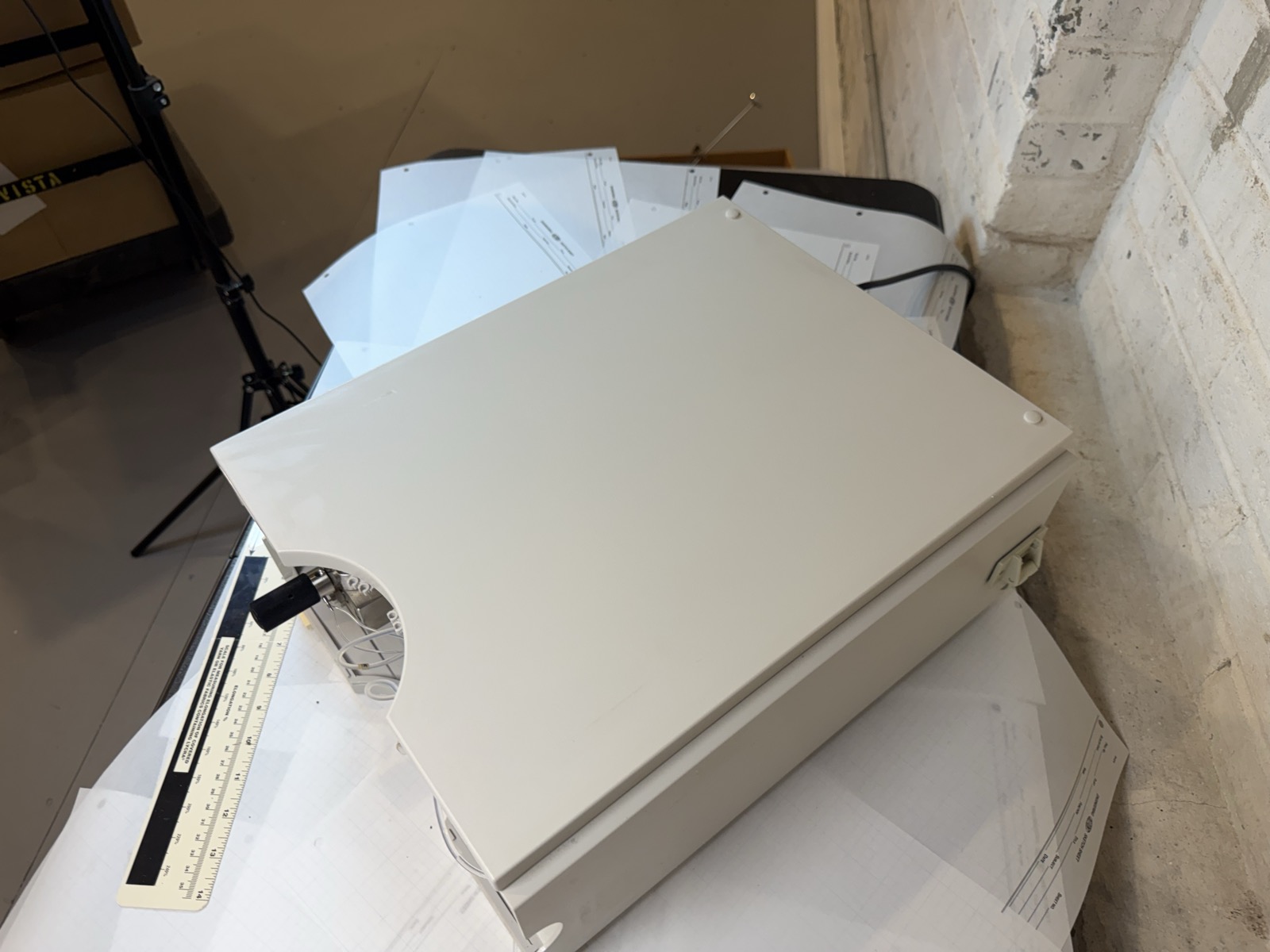 Agilent 1100 G1312A Binary Pump HPLC S/N DE14910702 — Powers On, Pumps Water