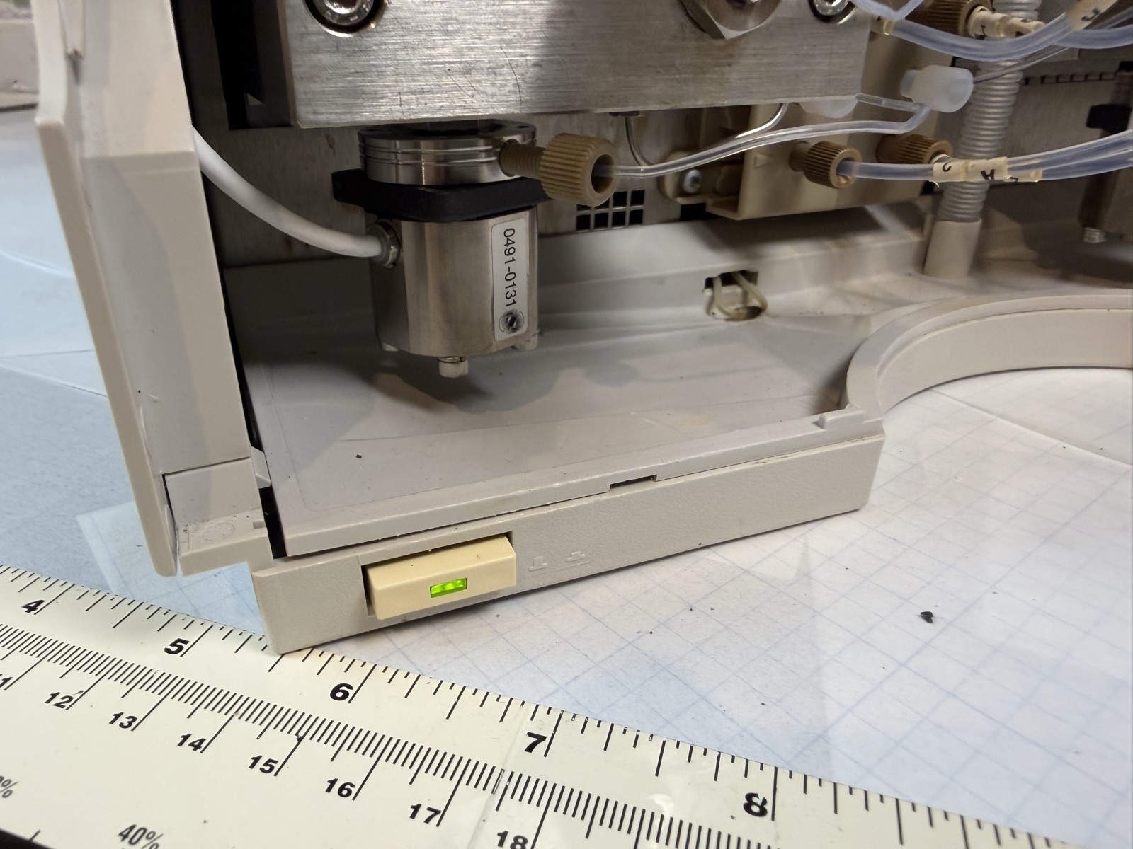 Agilent 1100 G1312A Binary Pump HPLC S/N DE14910702 — Powers On, Pumps Water