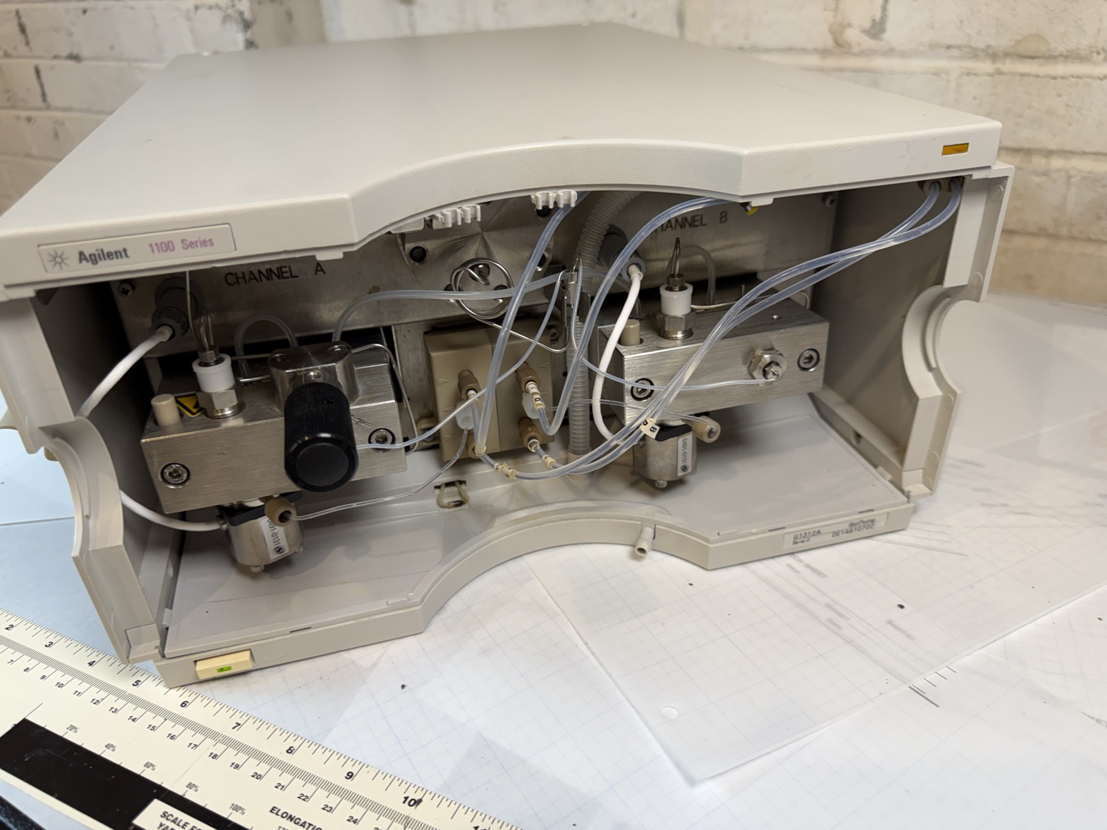 Agilent 1100 G1312A Binary Pump HPLC S/N DE14910702 — Powers On, Pumps Water