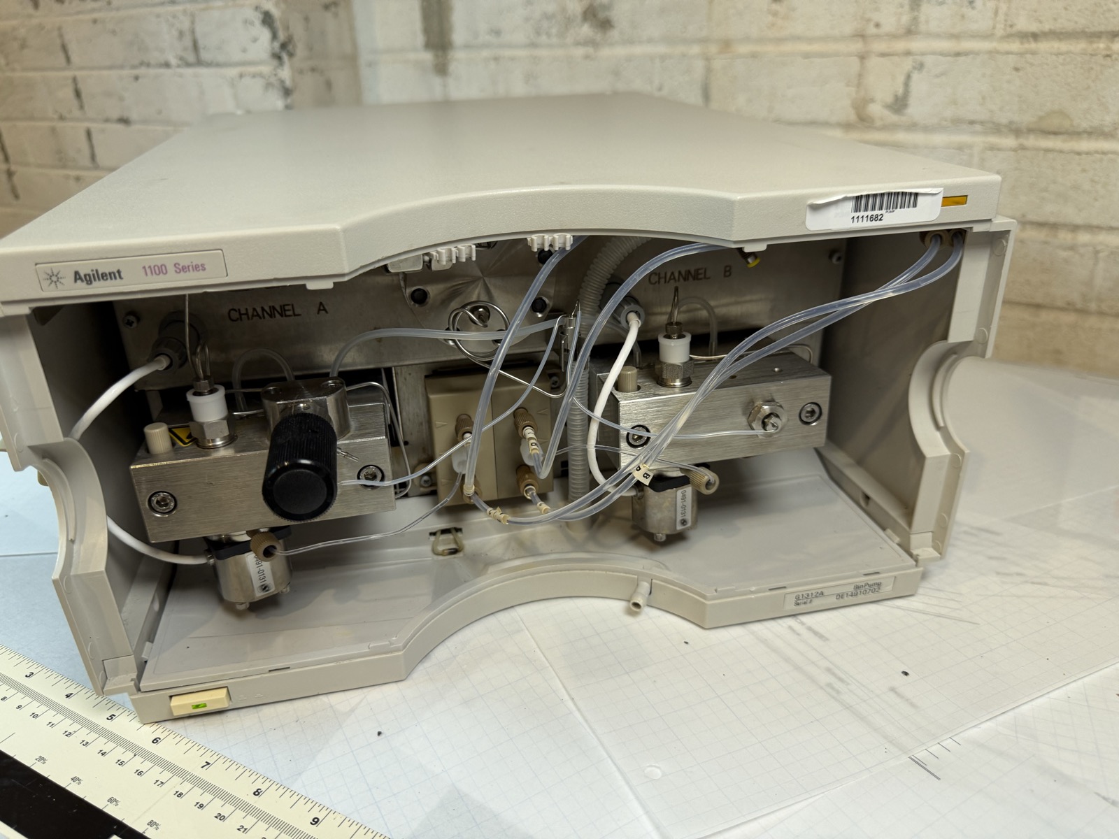 Agilent 1100 G1312A Binary Pump HPLC S/N DE14910702 — Powers On, Pumps Water