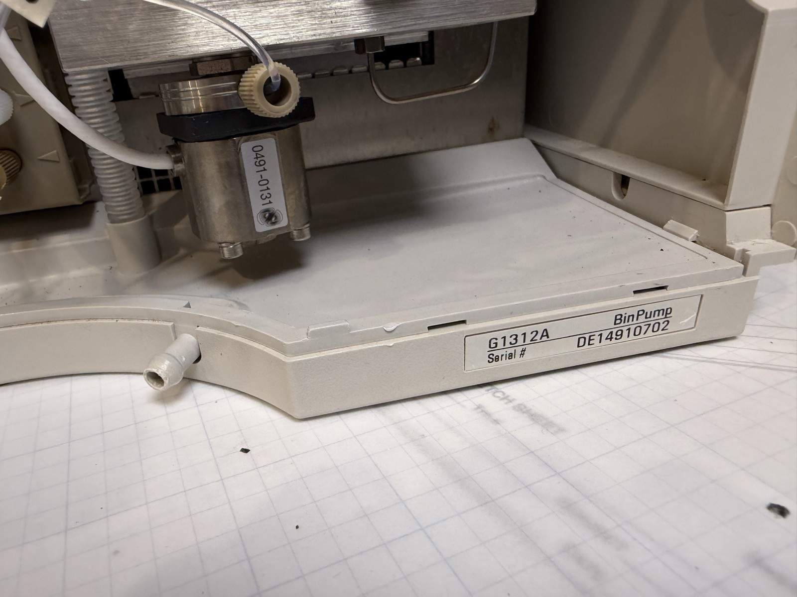 Agilent 1100 G1312A Binary Pump HPLC S/N DE14910702 — Powers On, Pumps Water