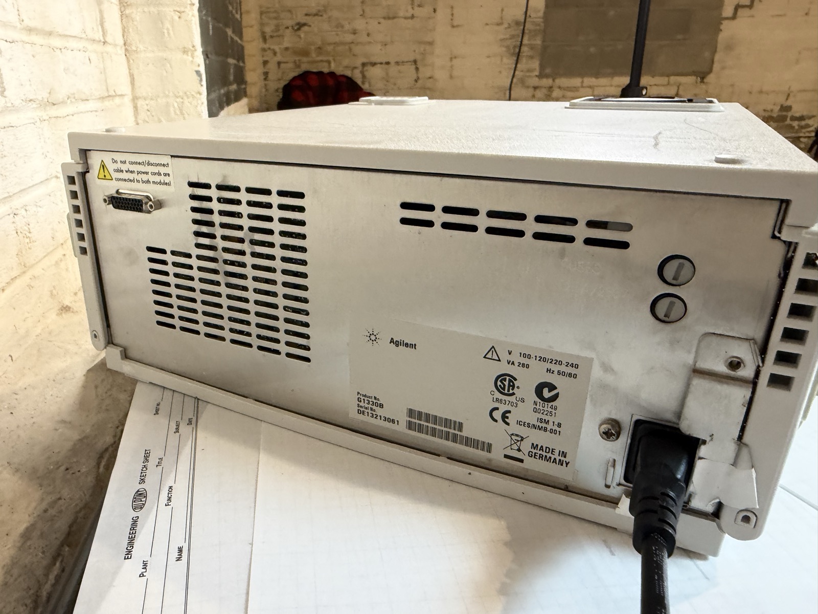 Agilent 1100 G1330B FC/ALS Thermostat HPLC S/N DE13213061 — Powers On
