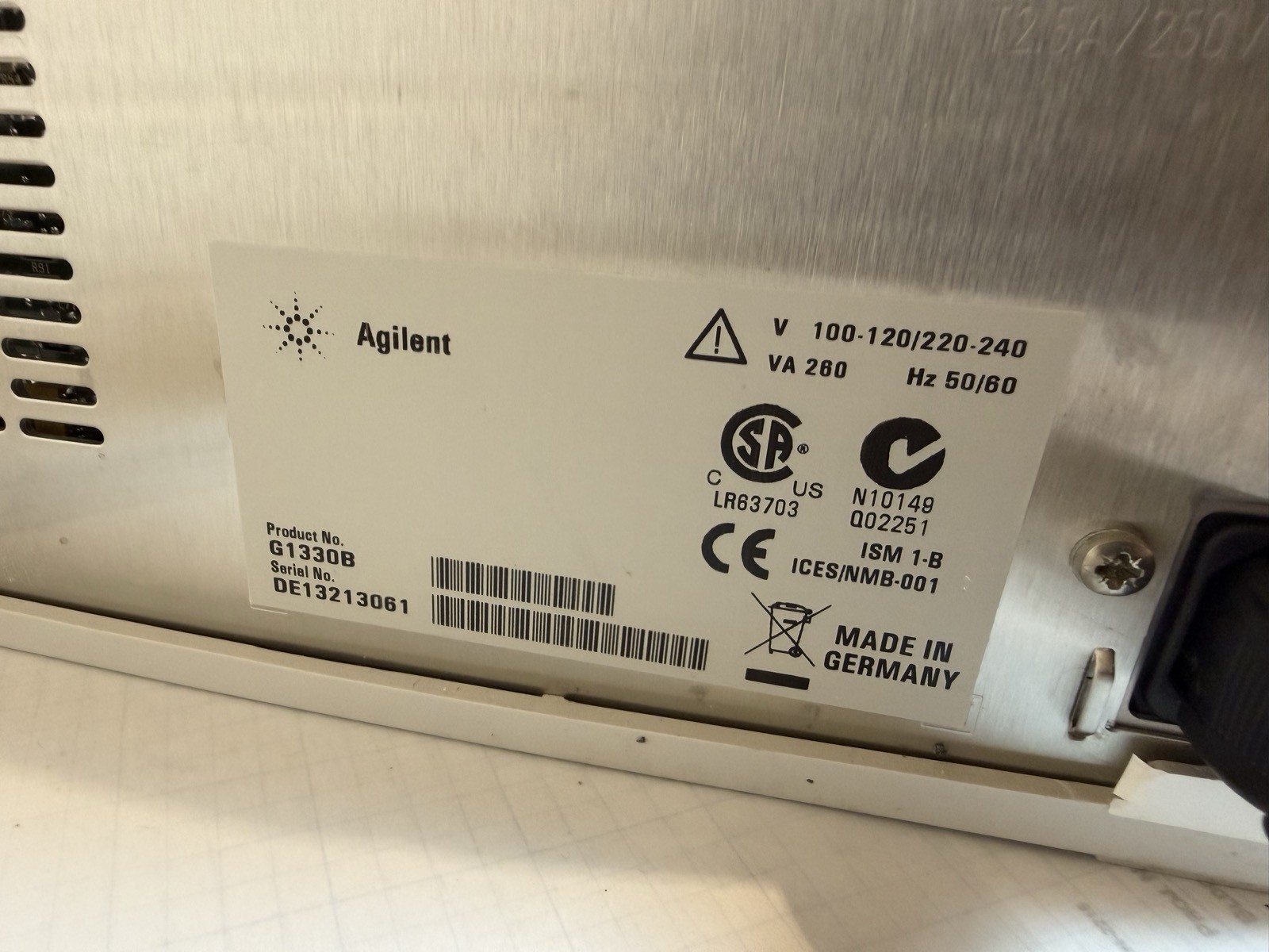 Agilent 1100 G1330B FC/ALS Thermostat HPLC S/N DE13213061 — Powers On