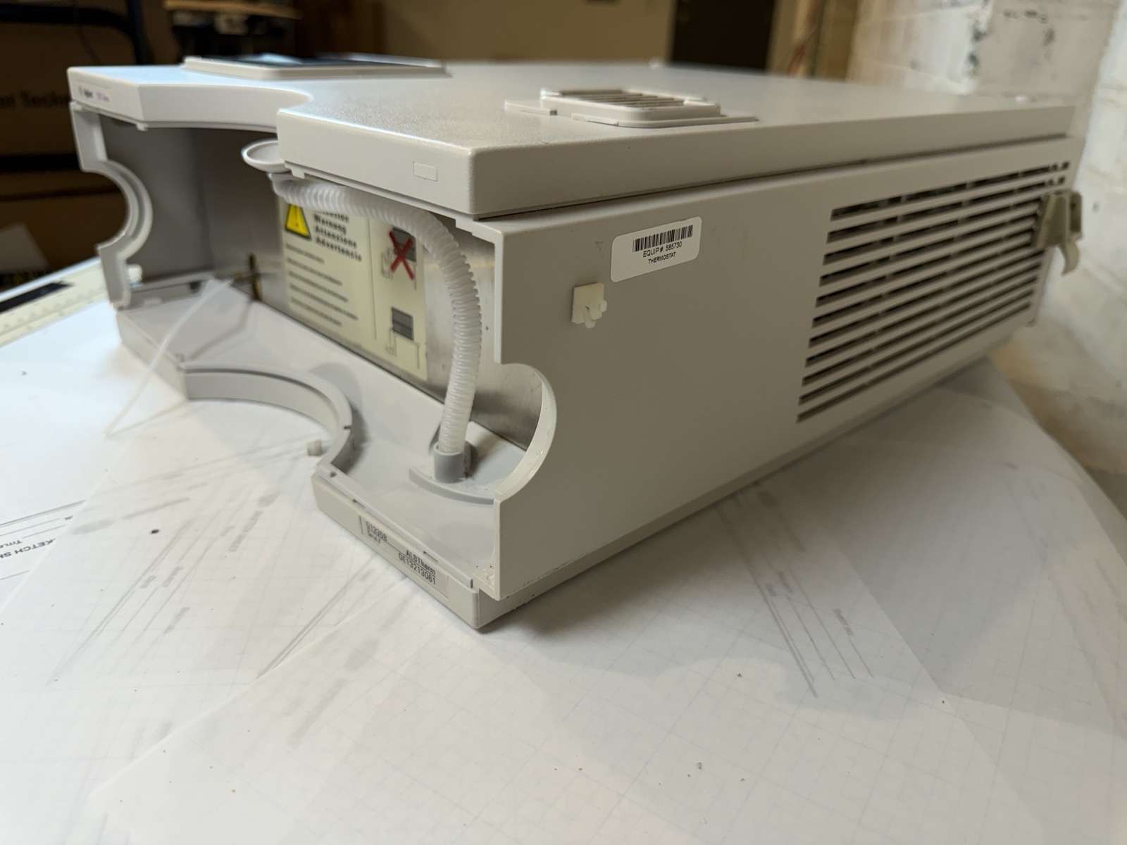 Agilent 1100 G1330B FC/ALS Thermostat HPLC S/N DE13213061 — Powers On
