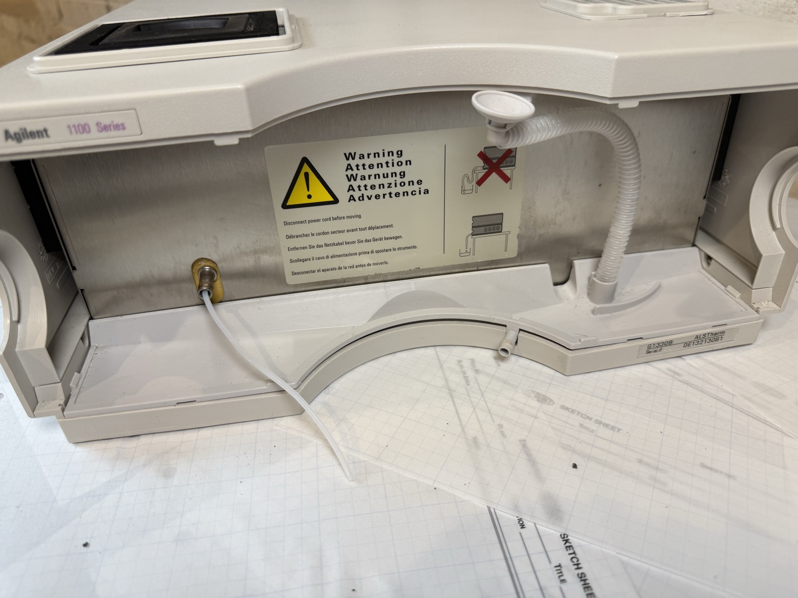 Agilent 1100 G1330B FC/ALS Thermostat HPLC S/N DE13213061 — Powers On