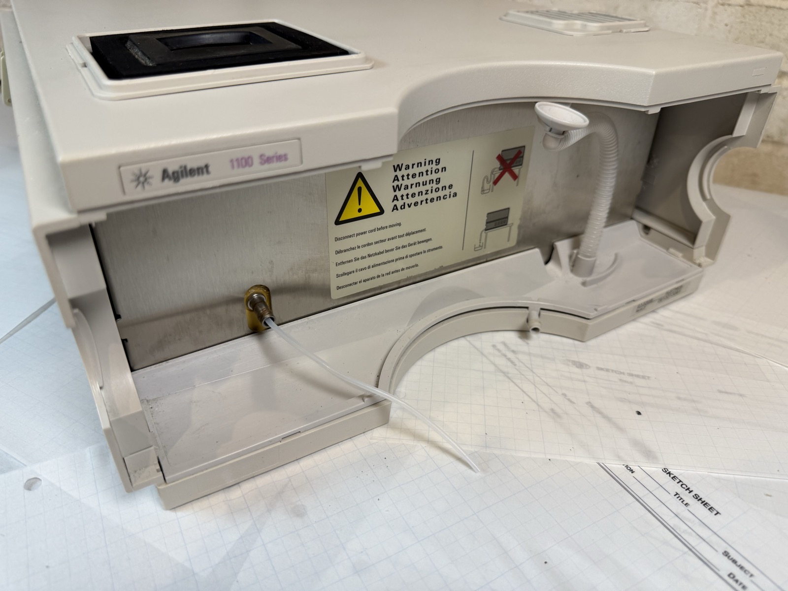 Agilent 1100 G1330B FC/ALS Thermostat HPLC S/N DE13213061 — Powers On