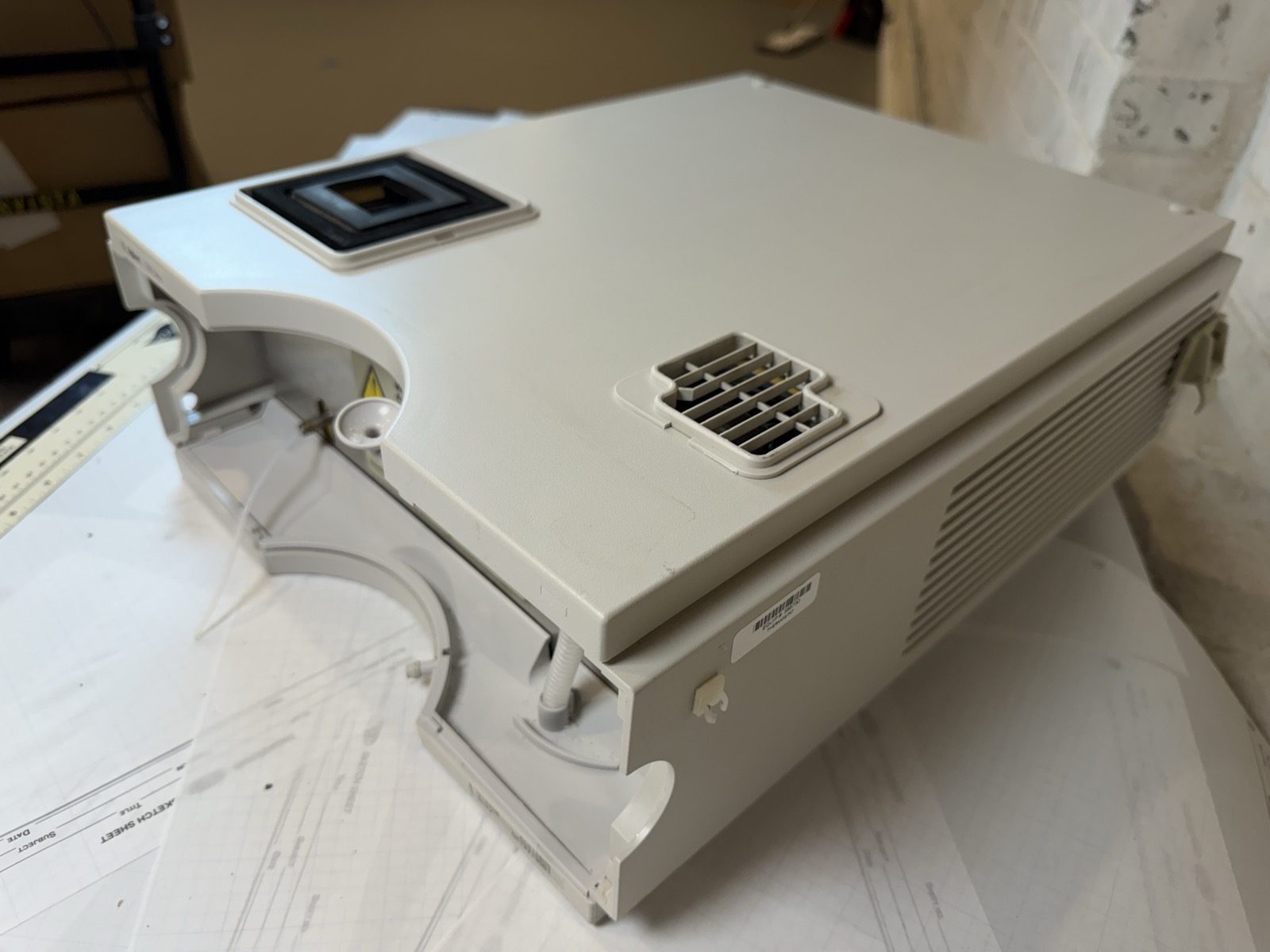 Agilent 1100 G1330B FC/ALS Thermostat HPLC S/N DE13213061 — Powers On
