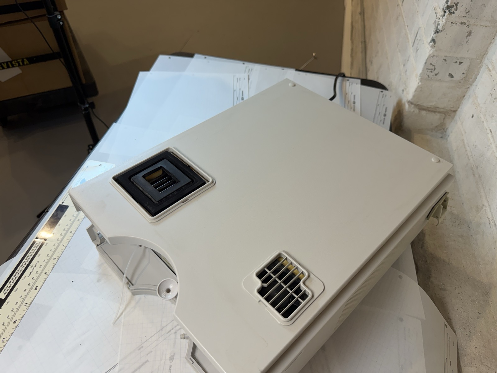 Agilent 1100 G1330B FC/ALS Thermostat HPLC S/N DE13213061 — Powers On