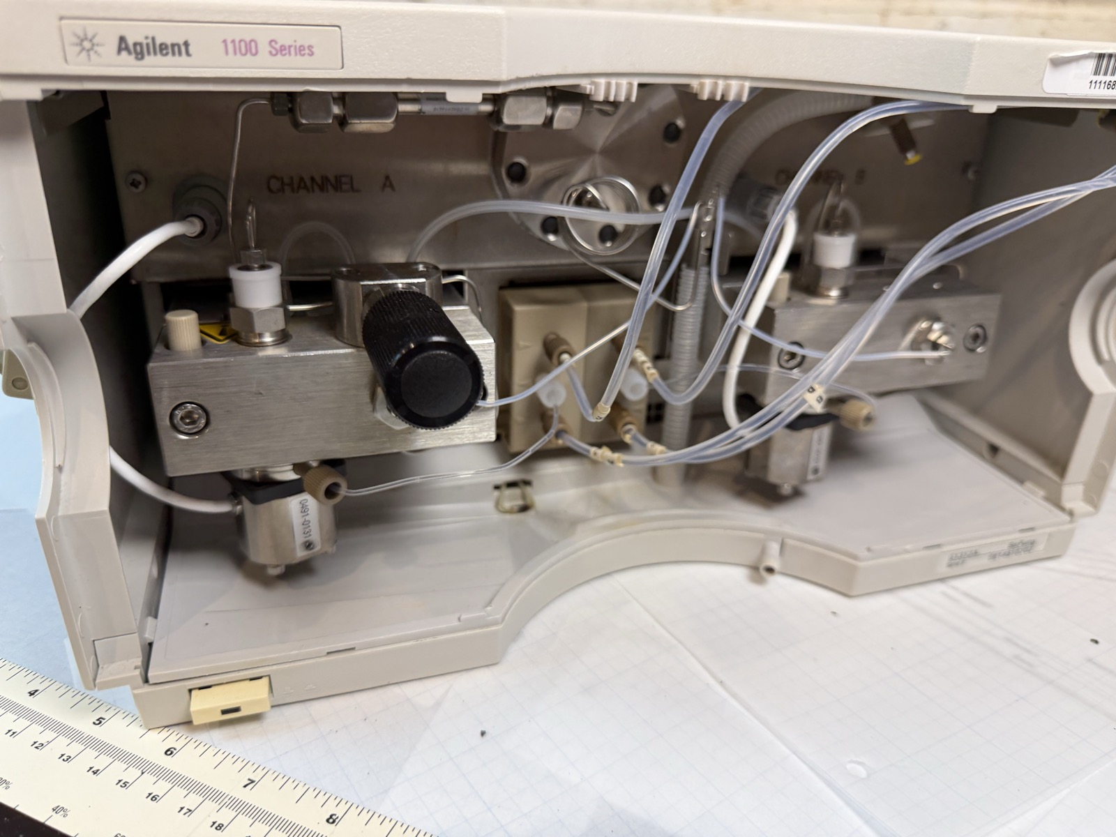 Agilent 1100 G1330B FC/ALS Thermostat HPLC S/N DE13213061 — Powers On