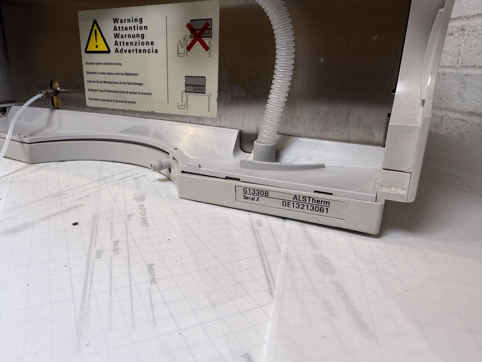 Agilent 1100 G1330B FC/ALS Thermostat HPLC S/N DE13213061 — Powers On