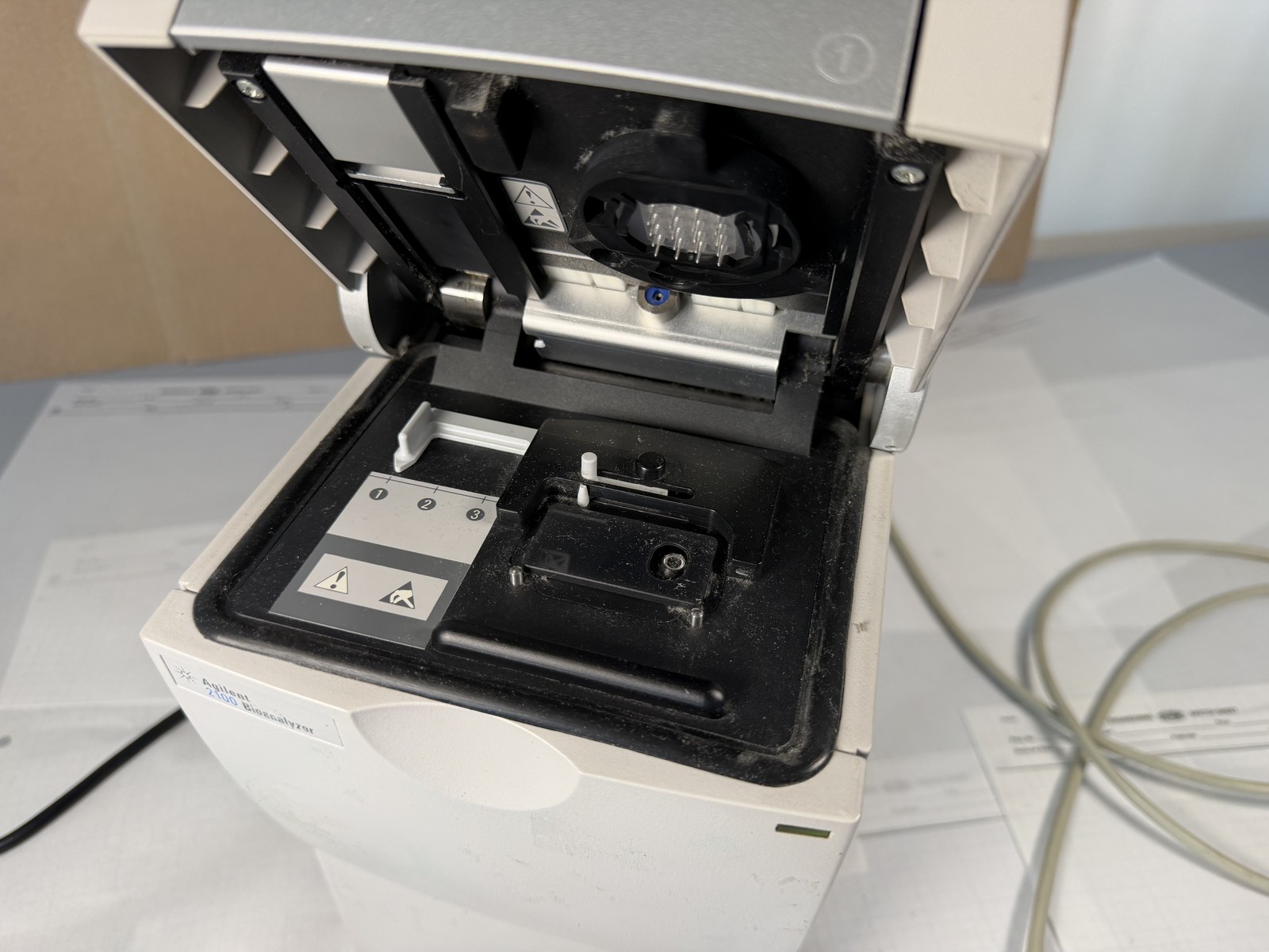 Agilent 2100 Bioanalyzer G2938B LabChip Chip Reader Electrophoresis - Powers On