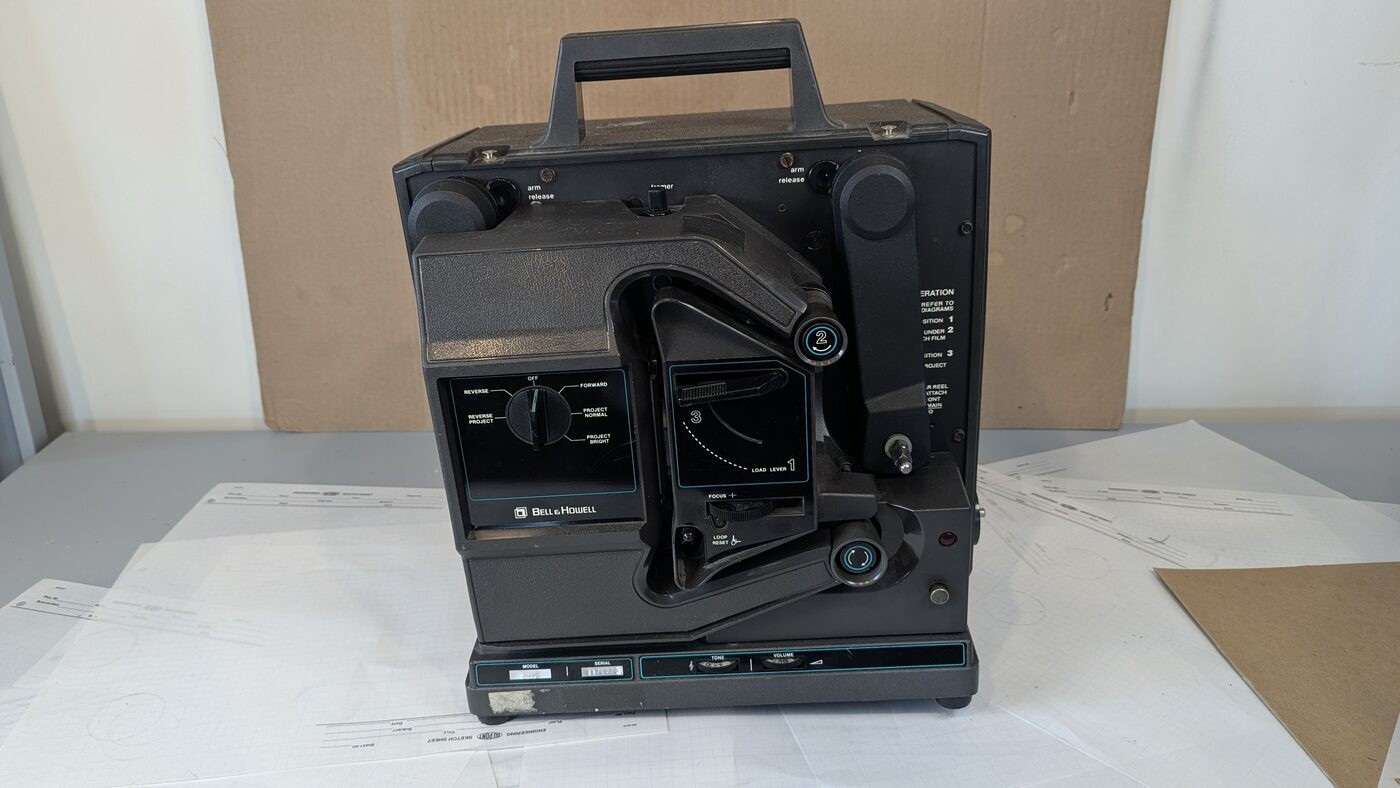 Bell & Howell 2580A Filmosound 16mm Sound Projector + Case - Runs, Belt Slip