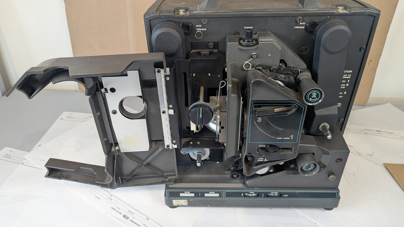 Bell & Howell 2580A Filmosound 16mm Sound Projector + Case - Runs, Belt Slip