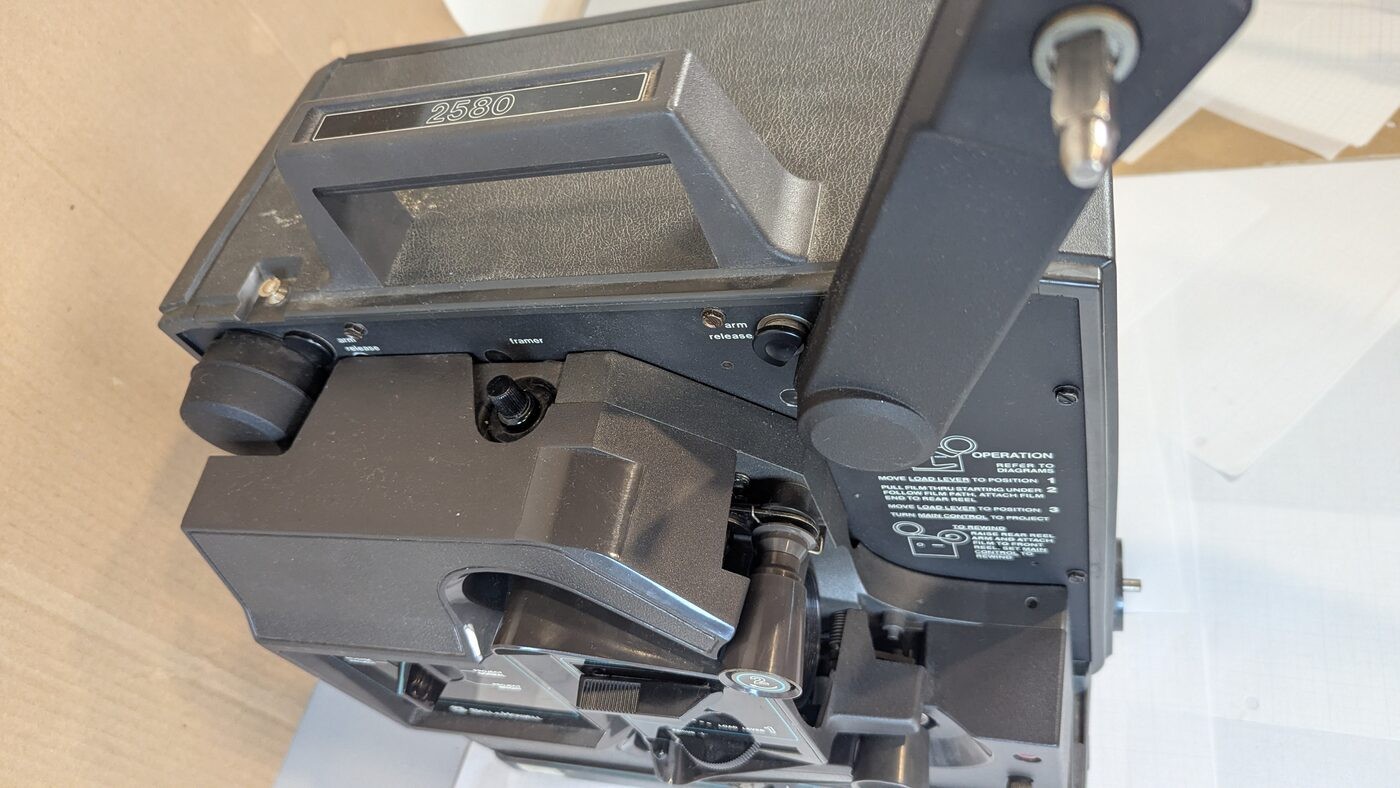 Bell & Howell 2580A Filmosound 16mm Sound Projector + Case - Runs, Belt Slip