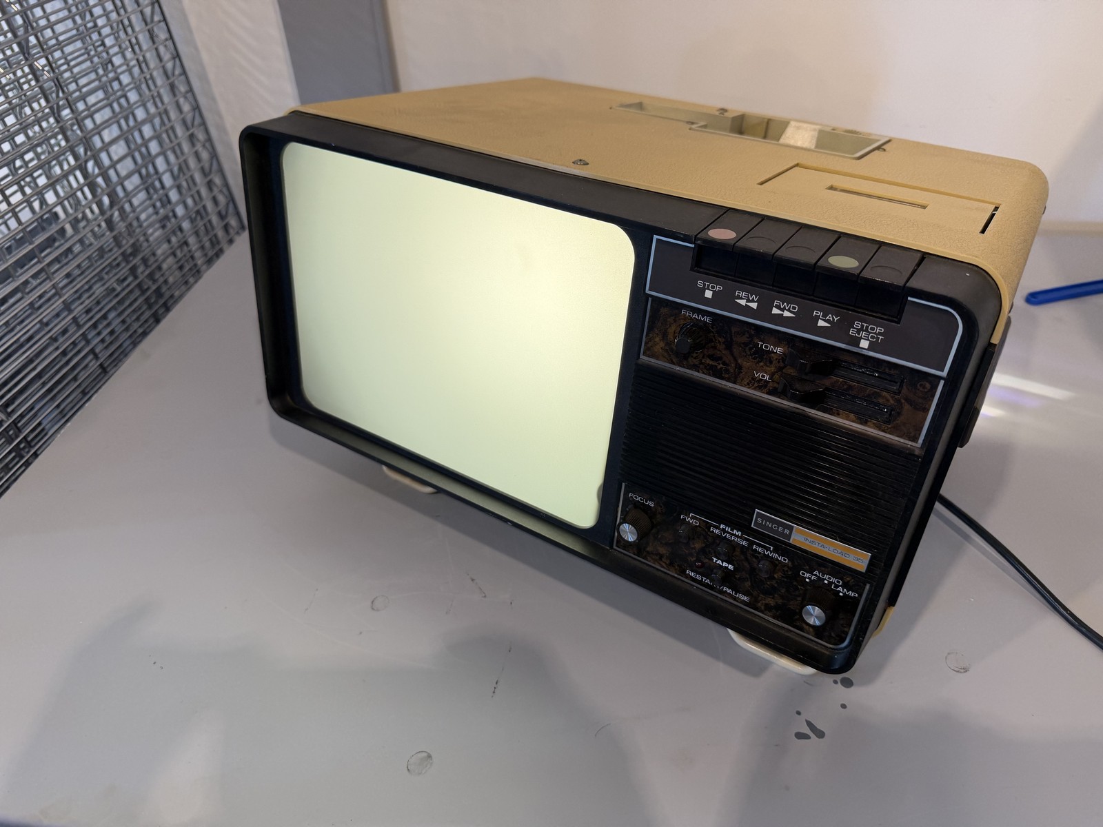 Singer Insta-Load 35 Sound Filmstrip Projector Built-In Screen Cassette AS-IS
