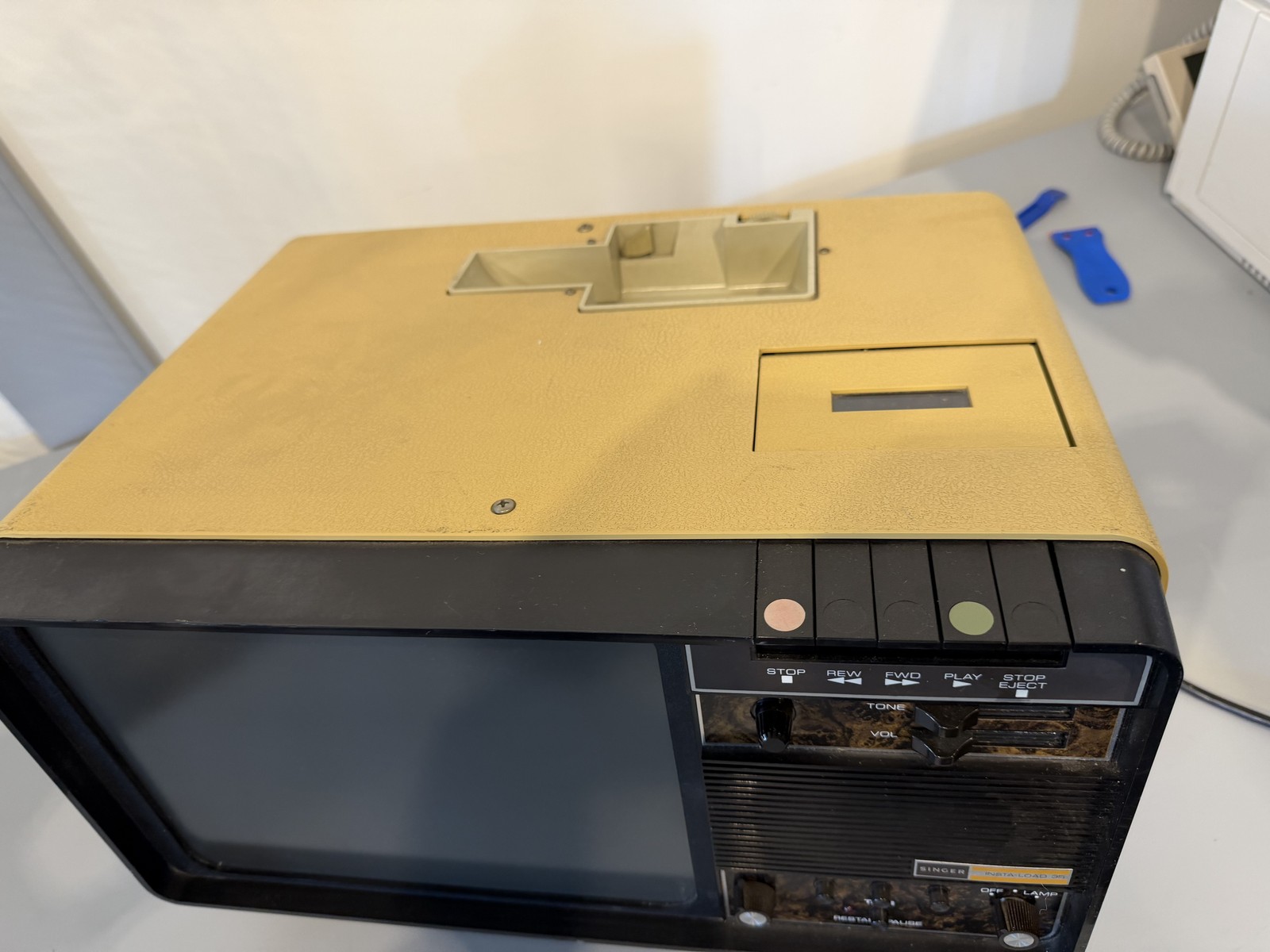 Singer Insta-Load 35 Sound Filmstrip Projector Built-In Screen Cassette AS-IS