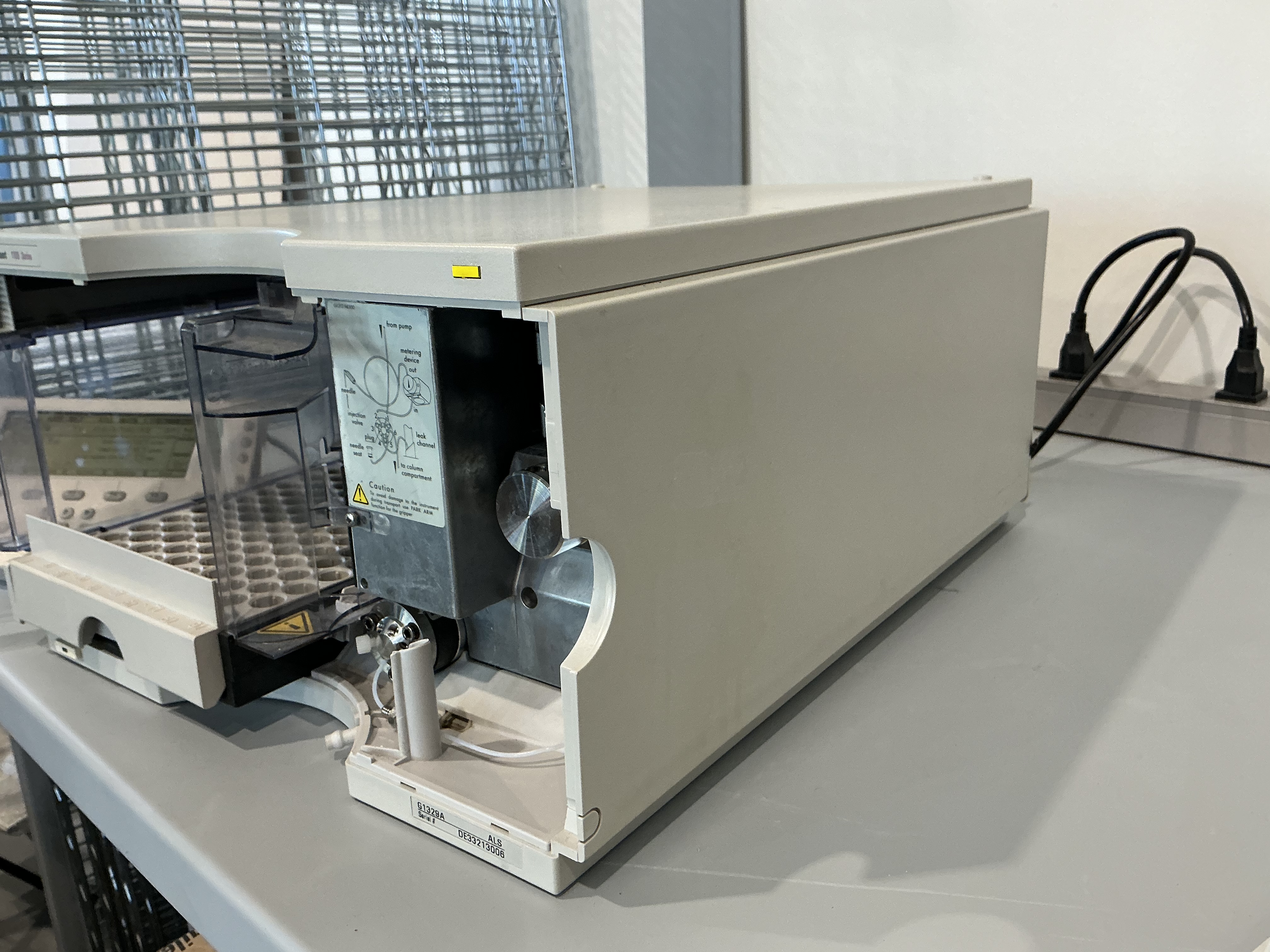 Agilent 1100 G1329A ALS Autosampler S/N DE33213006 Tested - Needle Not Included