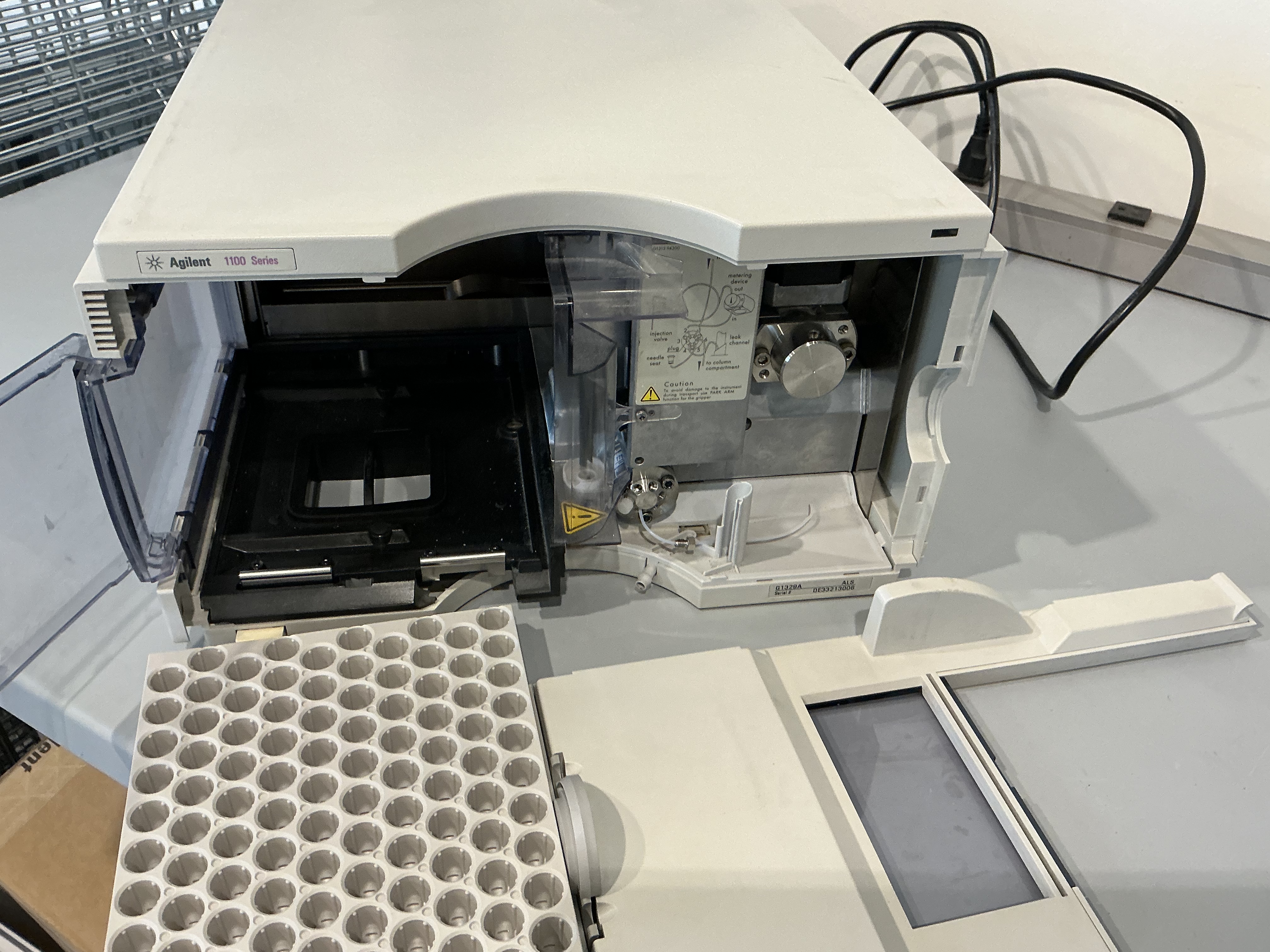 Agilent 1100 G1329A ALS Autosampler S/N DE33213006 Tested - Needle Not Included