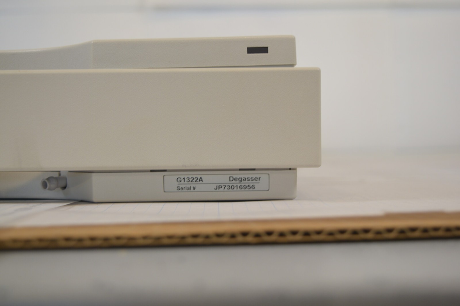 Agilent HP 1100 G1322A 4-Channel Vacuum Degasser w/ Solvent Tray - Wet-Tested
