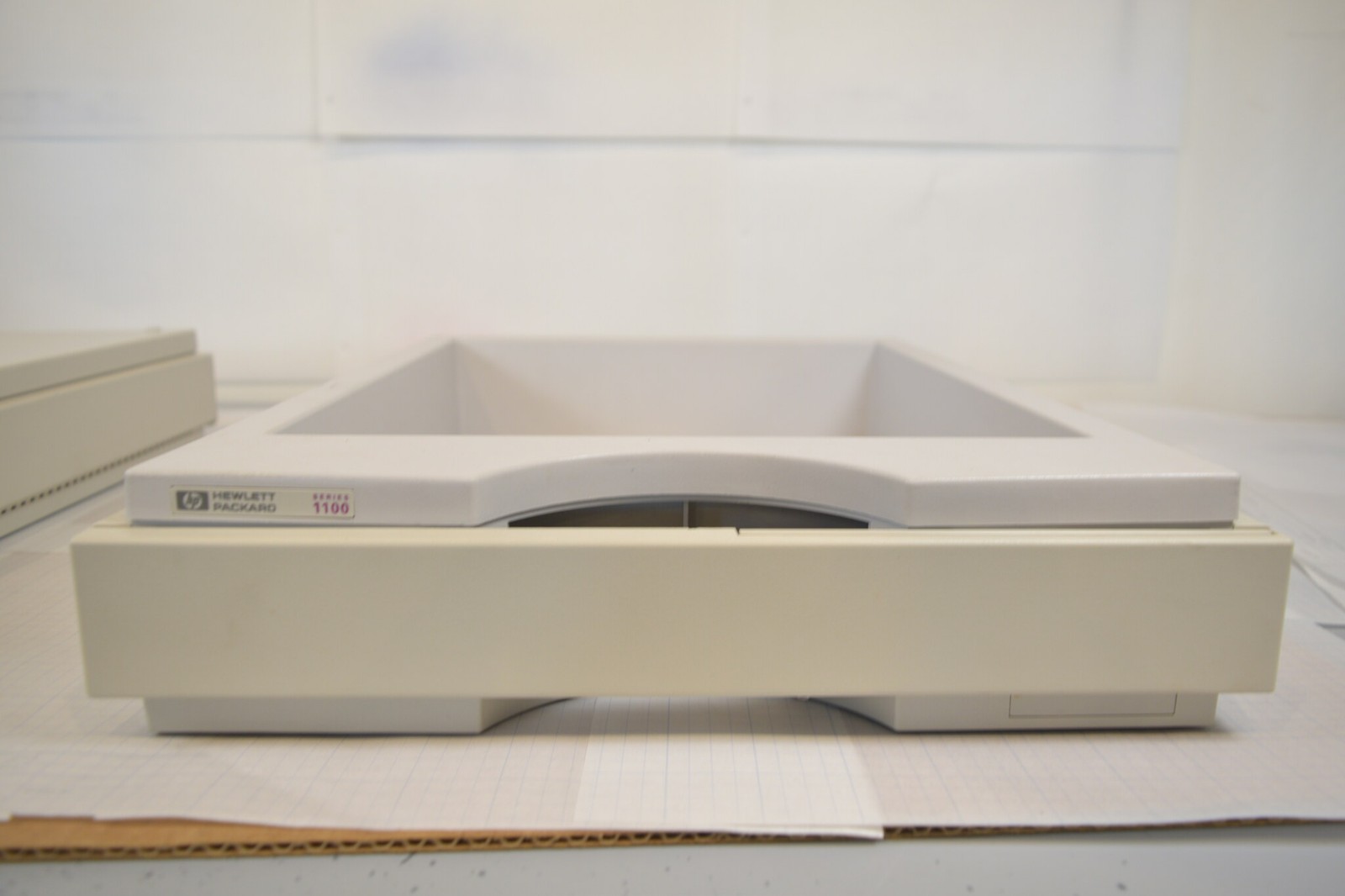 Agilent HP 1100 G1322A 4-Channel Vacuum Degasser w/ Solvent Tray - Wet-Tested