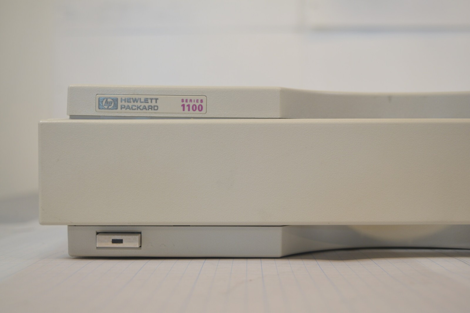 Agilent HP 1100 G1322A 4-Channel Vacuum Degasser w/ Solvent Tray - Wet-Tested