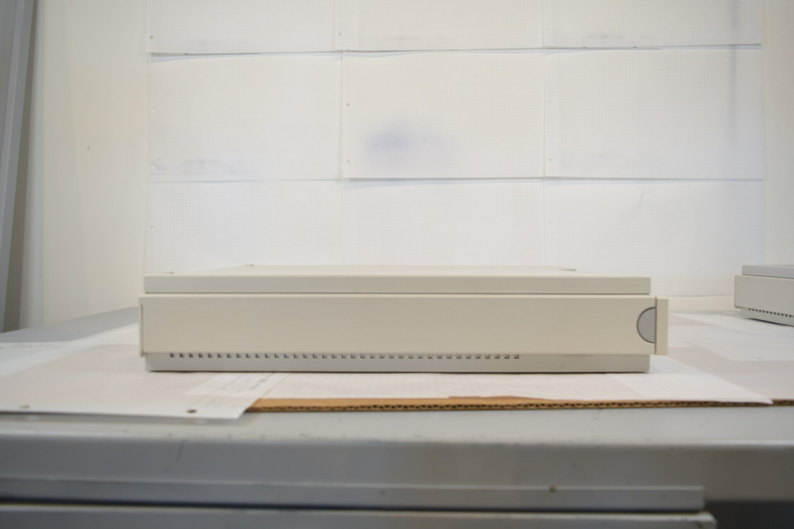 Agilent HP 1100 G1322A 4-Channel Vacuum Degasser w/ Solvent Tray - Wet-Tested