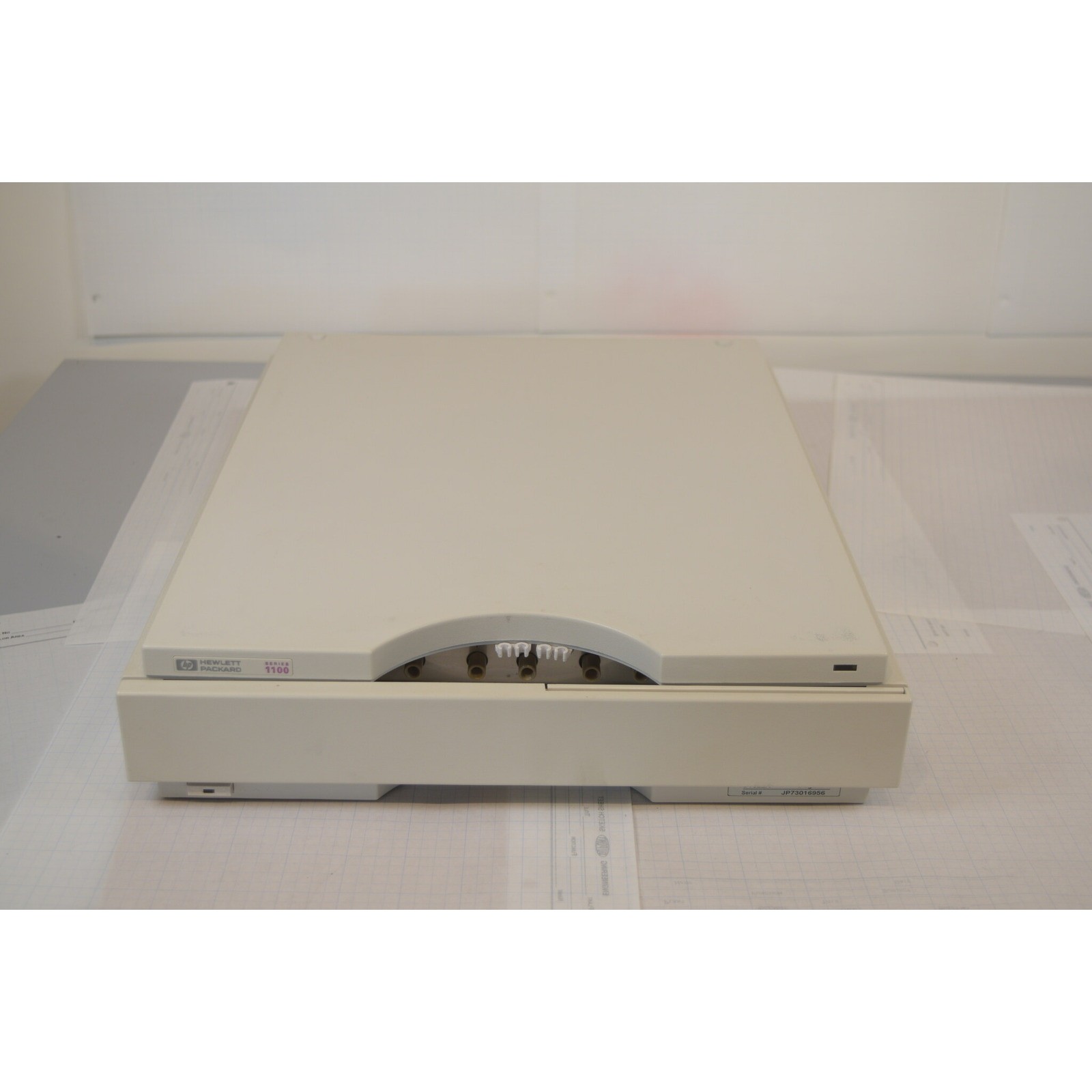 Agilent HP 1100 G1322A 4-Channel Vacuum Degasser w/ Solvent Tray - Wet-Tested