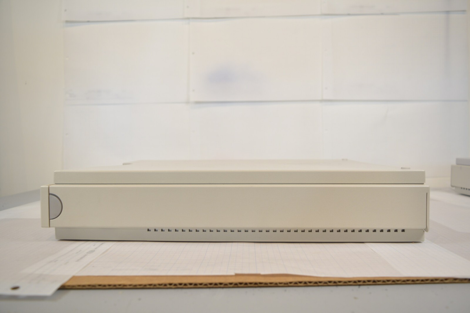 Agilent HP 1100 G1322A 4-Channel Vacuum Degasser w/ Solvent Tray - Wet-Tested